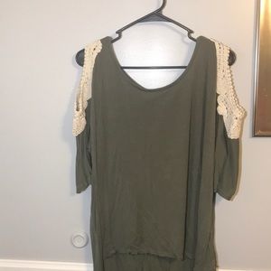 Open shoulder tee
